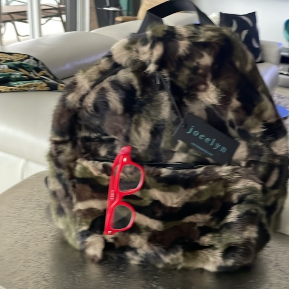 NWT RABBIT FUR IN CAMO COLORING BACKPACK - Picture 9 of 11